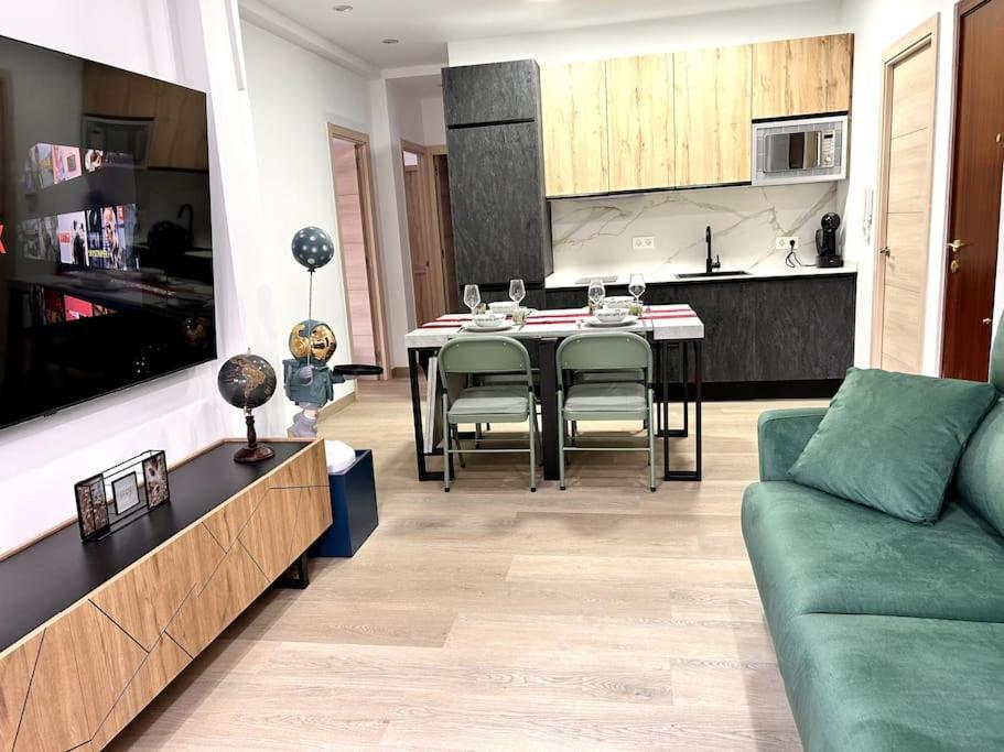Lujo 10 Pax Proyector, Maquina Arcade Y Patinetes Apartment *